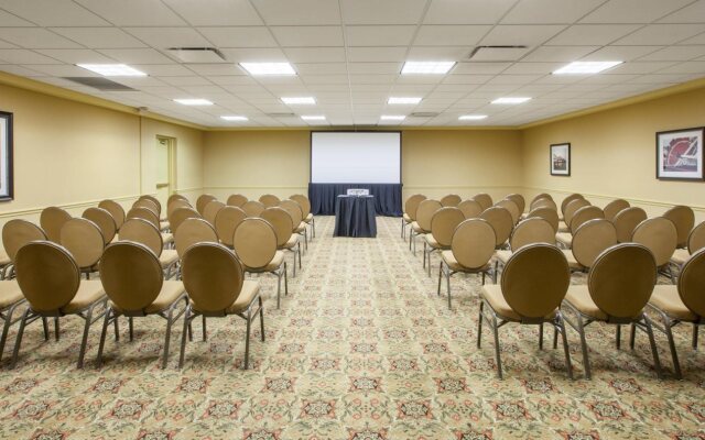 Crowne Plaza Louisville Airport Expo Ctr by IHG