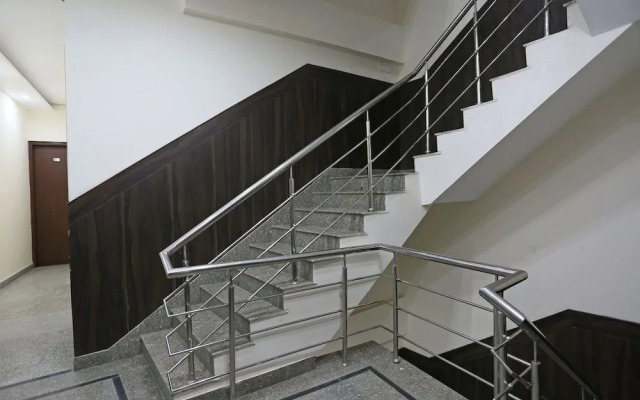 OYO 8205 Hotel Petals Inn