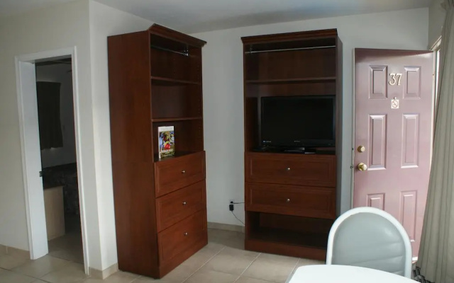 Shoreline Resort