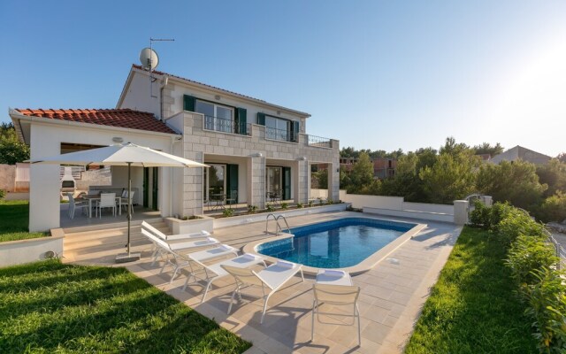 Villa Makarac