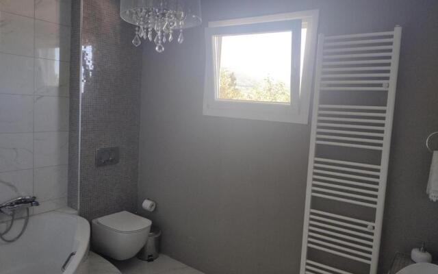 Crystal Luxury Apartment