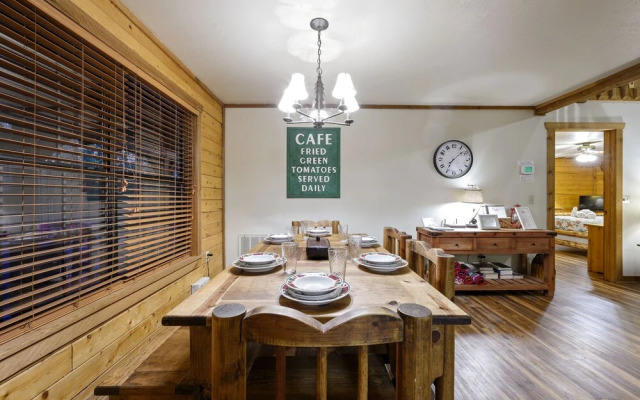 Lacey Dogwood Family Cabin With Free Wifi and Private BBQ by Redawning