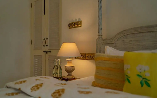 Loto Bianco by Hireavilla -4br w Pvt Pool Siolim