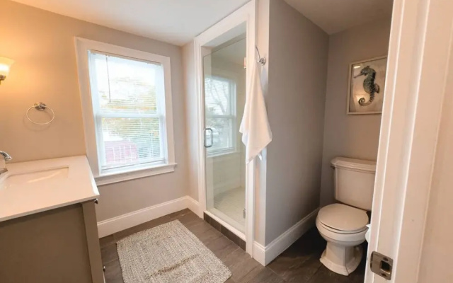 Water Access 5-bed 2-bath Retreat