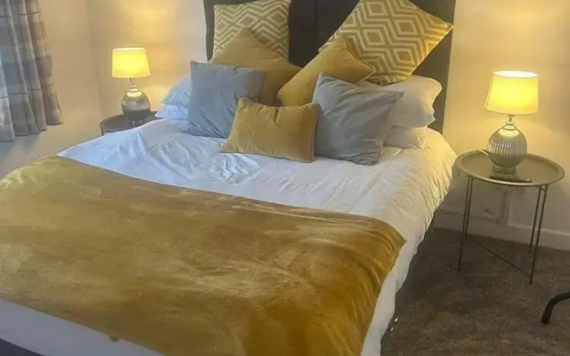 Spacious 2BR House With Sofa Bed & Parkin