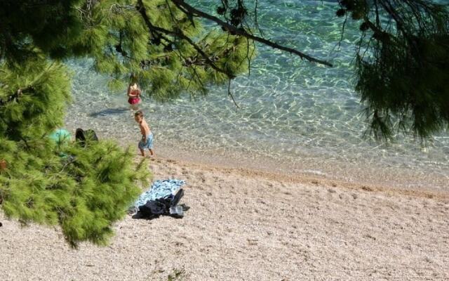 Neve - 100 m From Pebble Beach - A2