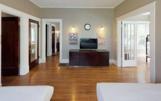 Large Group Downtown Rental - Westend