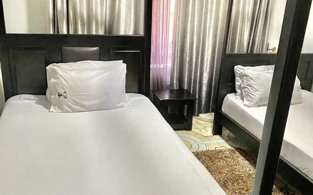 Crystal Apartment Hotel And Lodges