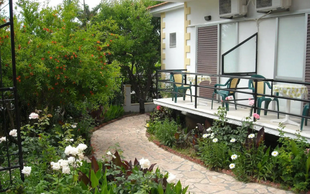 Kostas Apartments & Studios