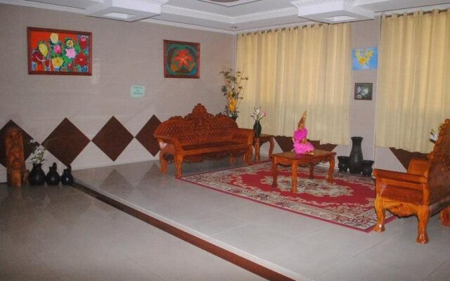 Royal Crest Hotel Restaurant and Sports Centrum