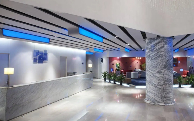 Tianjin Binhai Saint Light Hotel