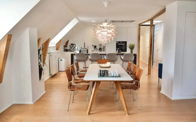 Central Penthouse With Private Rooftop Terrace