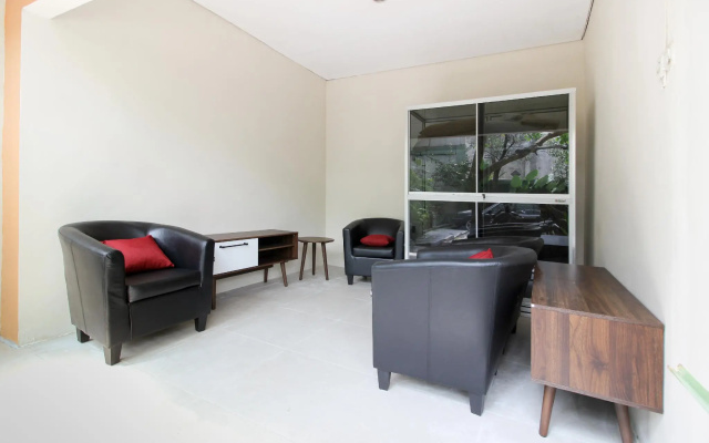 RedDoorz near Solo Balapan Station 2