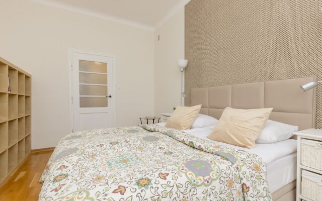 Apartment Mochnackiego Warsaw by Renters