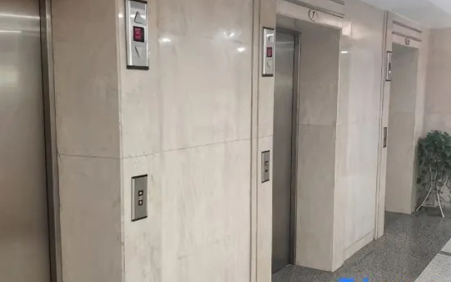Yiju Life Hotel (Xihu Hubin Pedestrian Street)