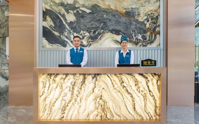 Calix Hotel Da Nang Beach