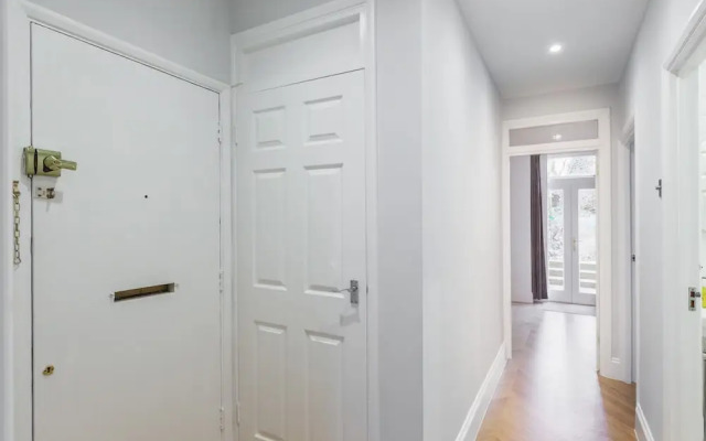 Beautiful 2 Bedroom Garden flat