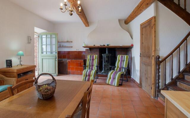 Charming Holiday Home in Tautavel with Balcony