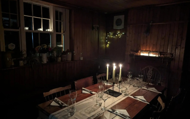 Three Horseshoes Inn