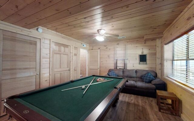 Karen's 2 Bedroom Cabin by RedAwning