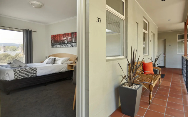 Elphin Motel & Serviced Apartments