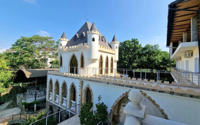 Persikovy Zamok Private House