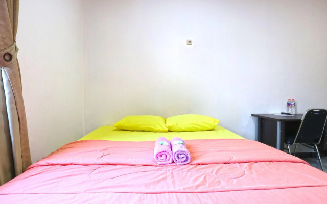 Saloka Guest House by ZUZU