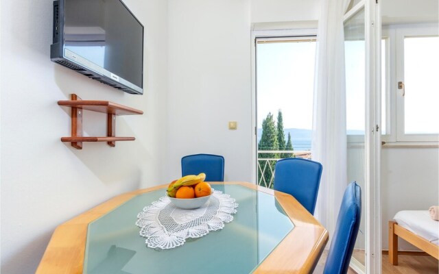 Nice Apartment in Duce With Wifi and 1 Bedrooms