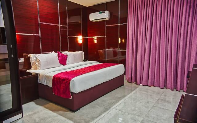 De Phantom Continental Hotel Lekki