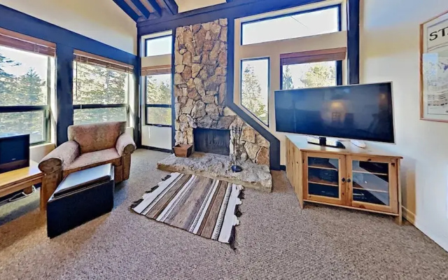 653 4 Bedroom Condo