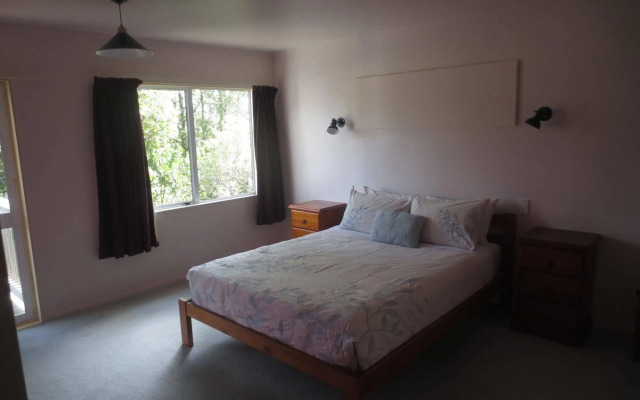 Howards Mountain Lodge