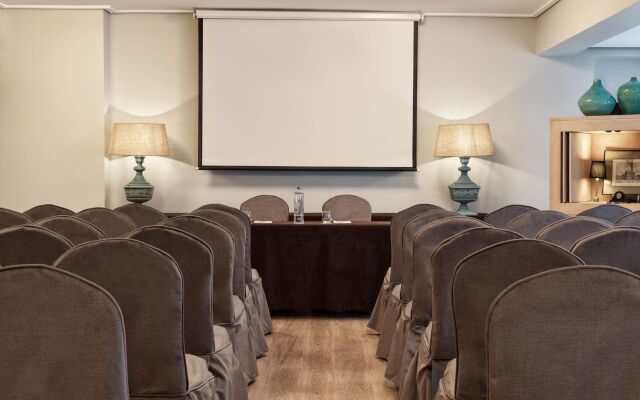 Sea View Cityscape Hotel