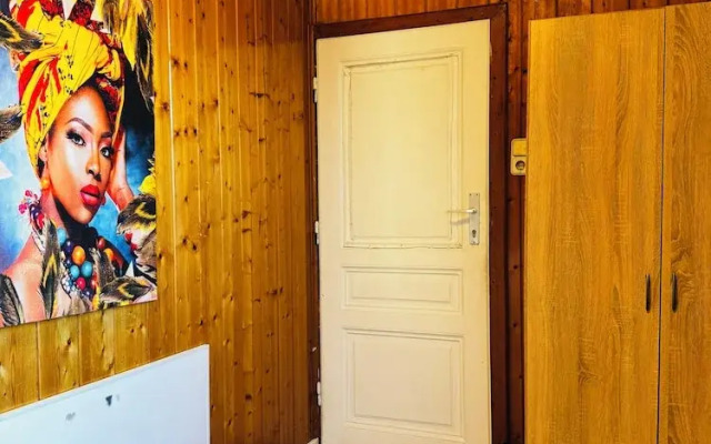 Cozy 3BR Apt with Garden Sleeps 10