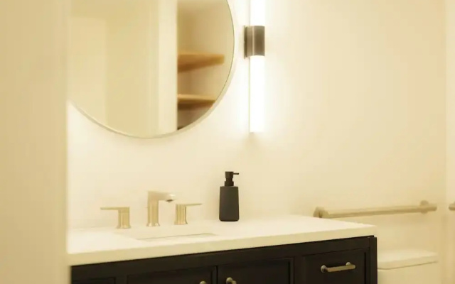 Above The Roots - Elegant Studio Stay