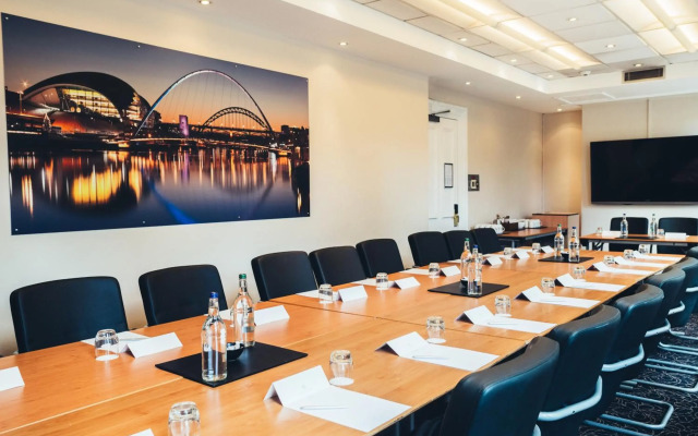 County Hotel & County Aparthotel Newcastle