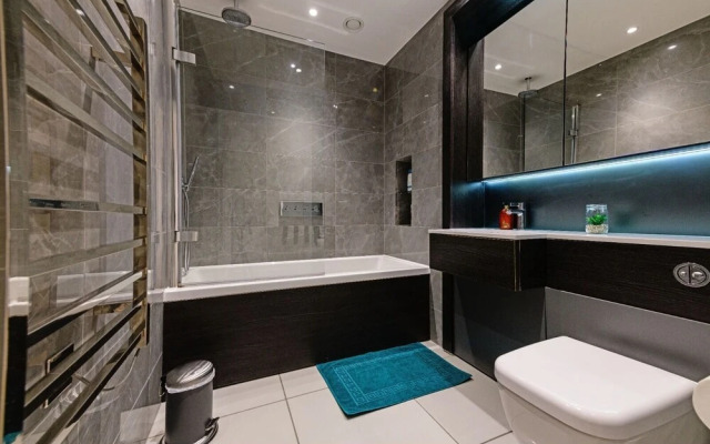 Executive Apartment Near Chiswick and Kew Gardens