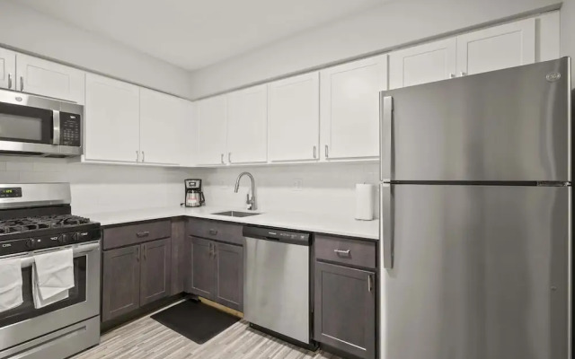 Relaxing 2BR 2BA Unit in the City