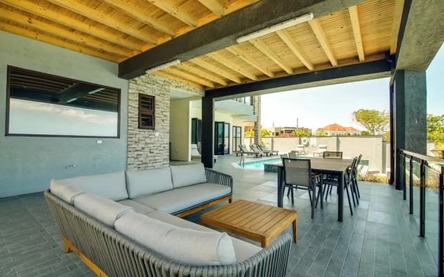 Luxury Oceanfront Villa Fully Staffed