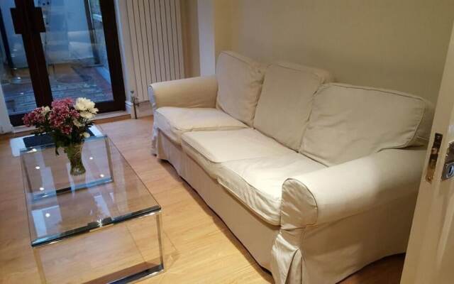 Clarendon Apartment