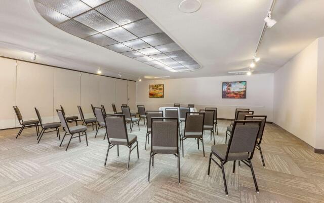 Windmill Suites Surprise - Phoenix, Ascend Hotel Collection
