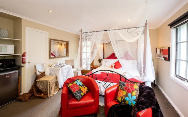 Holly Lodge