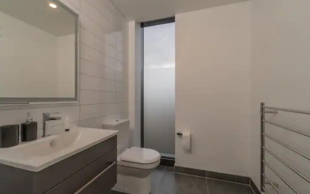 Premium Brand New Central Apt - Carpark