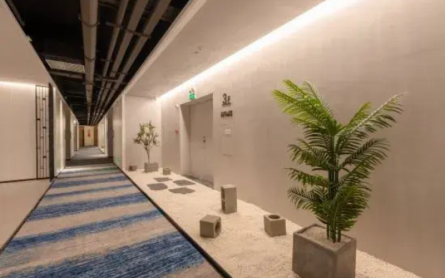 VanFeel Hotel
