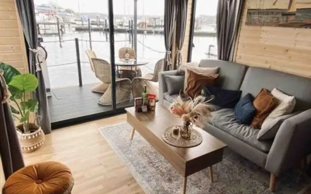 Ahoy Masal Modern Retreat