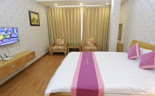 Tan Long Lakeside Hotel