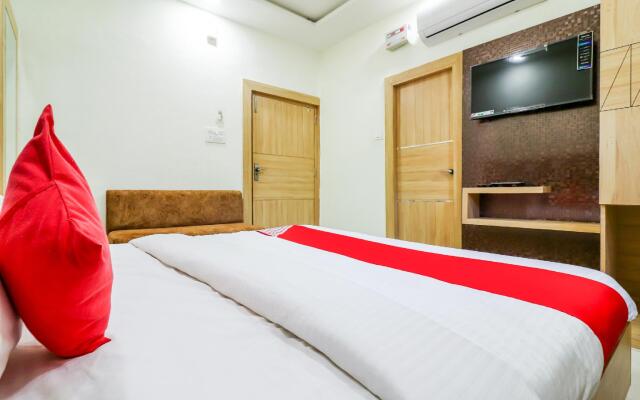 OYO 70847 Hotel Royal Aanandam