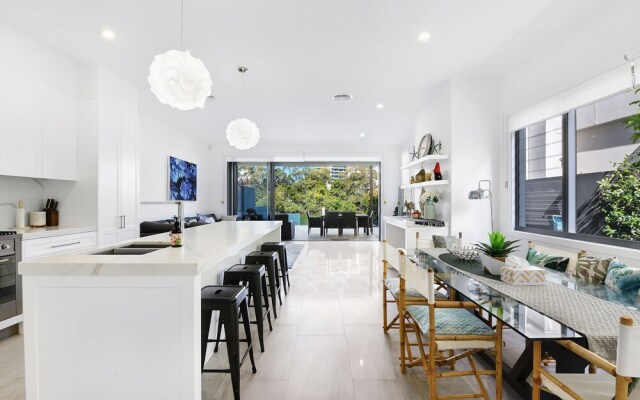 Gold Coast Private Villas - Waterfront Villas