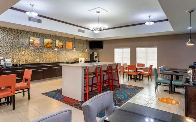 Comfort Inn & Suites Cleveland TX