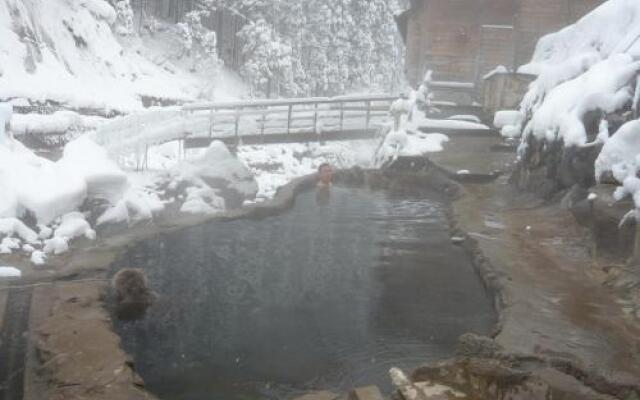 Jigokudani Onsen Korakukan