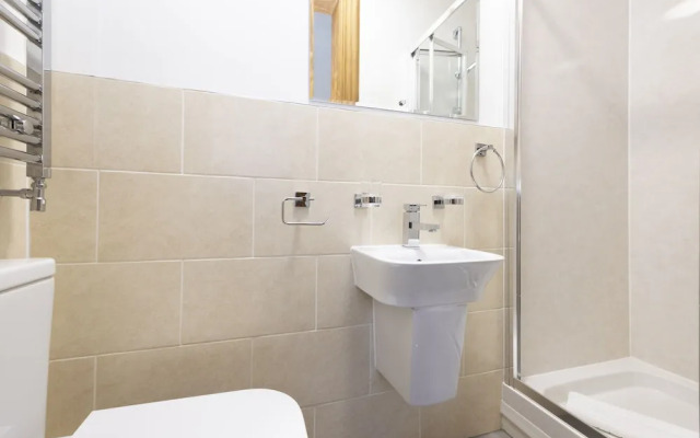 JOIVY 5 Bedroom Apt Near Meadows & George Square